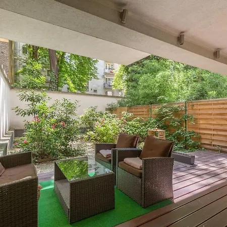 Charming With Quiet Garden In Downtown Lejlighed *