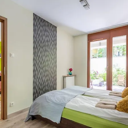 Charming With Quiet Garden In Downtown Lejlighed